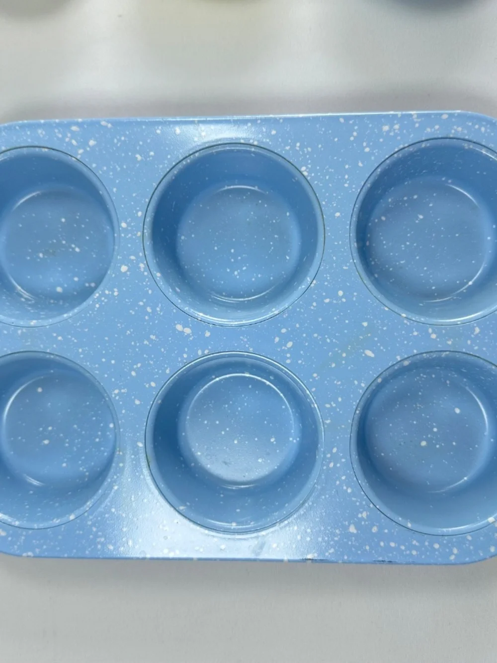 Speckled Blue Cupcake Pan  Removable Silicone Cups  Blue, Yellow, White 6 Cups